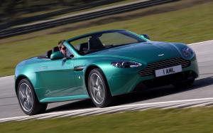 Aston Martin V8 Vantage S Roadster 2011 года